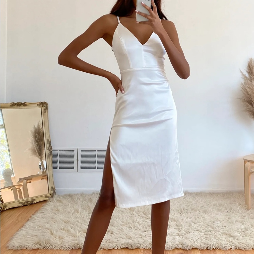 NWT Lulus white satin dress (Lace Back) size small
Bride dress